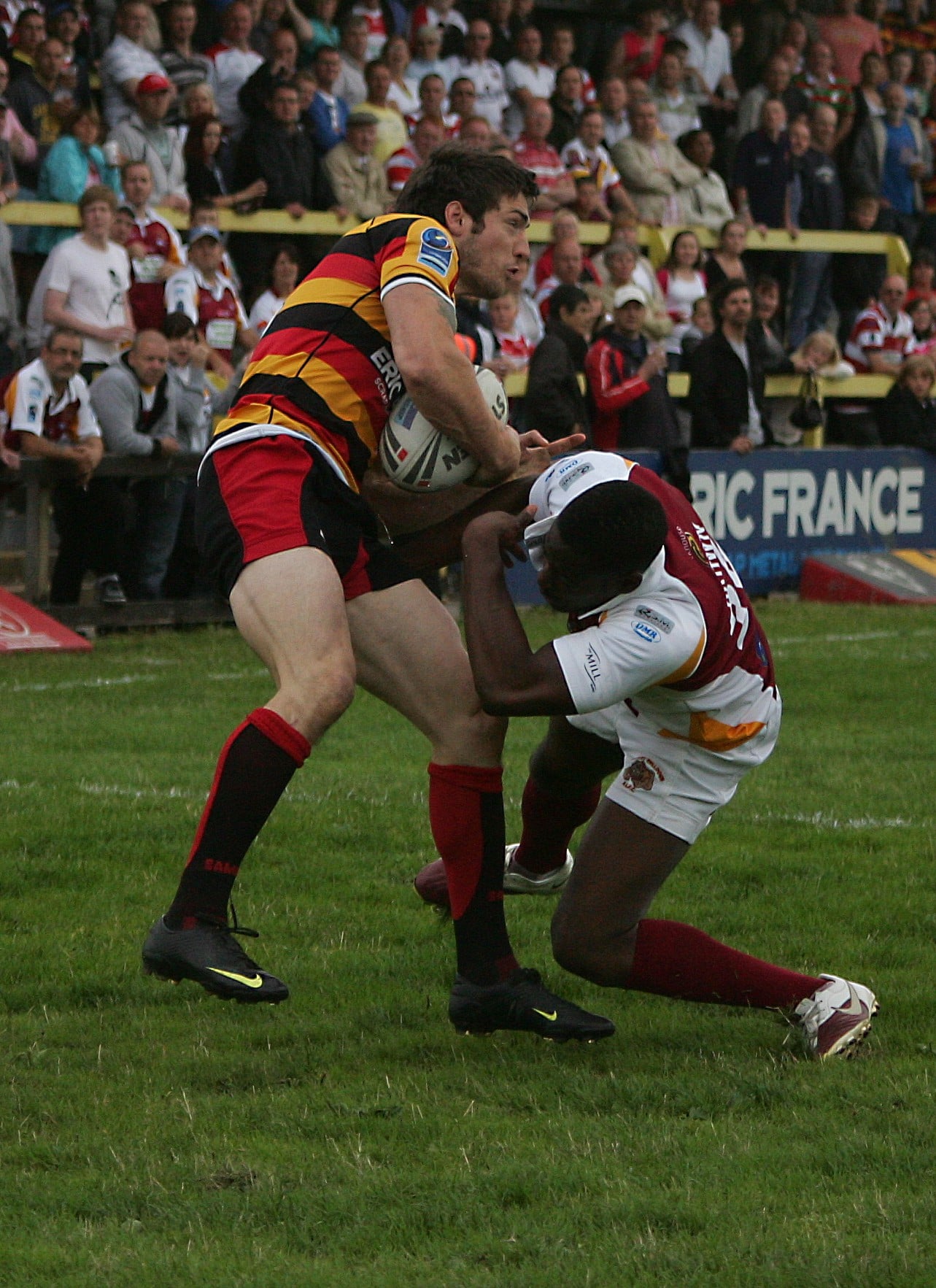 2010 - Batley v Dewsbury - Bryn Powell takes on Campbell